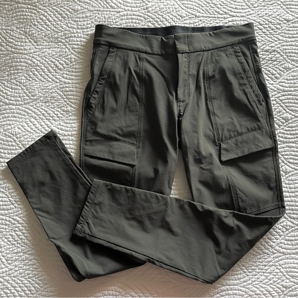Athleta Pants - Athleta Wander Utility Pant, Peat, Size 4 Petite